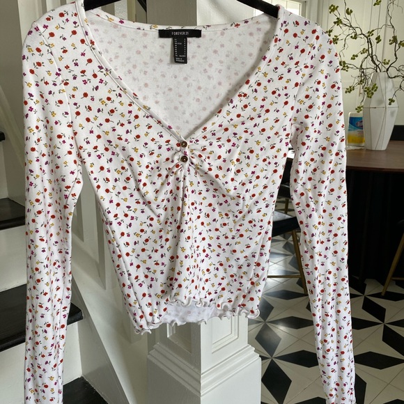 Forever 21 Floral Long Sleeve Tøp - Picture 1 of 3